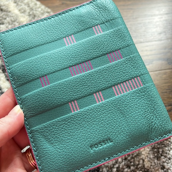 Fossil Women's Sofia RFID Passport Case Teal New with tags - adventure calls - Picture 6 of 7